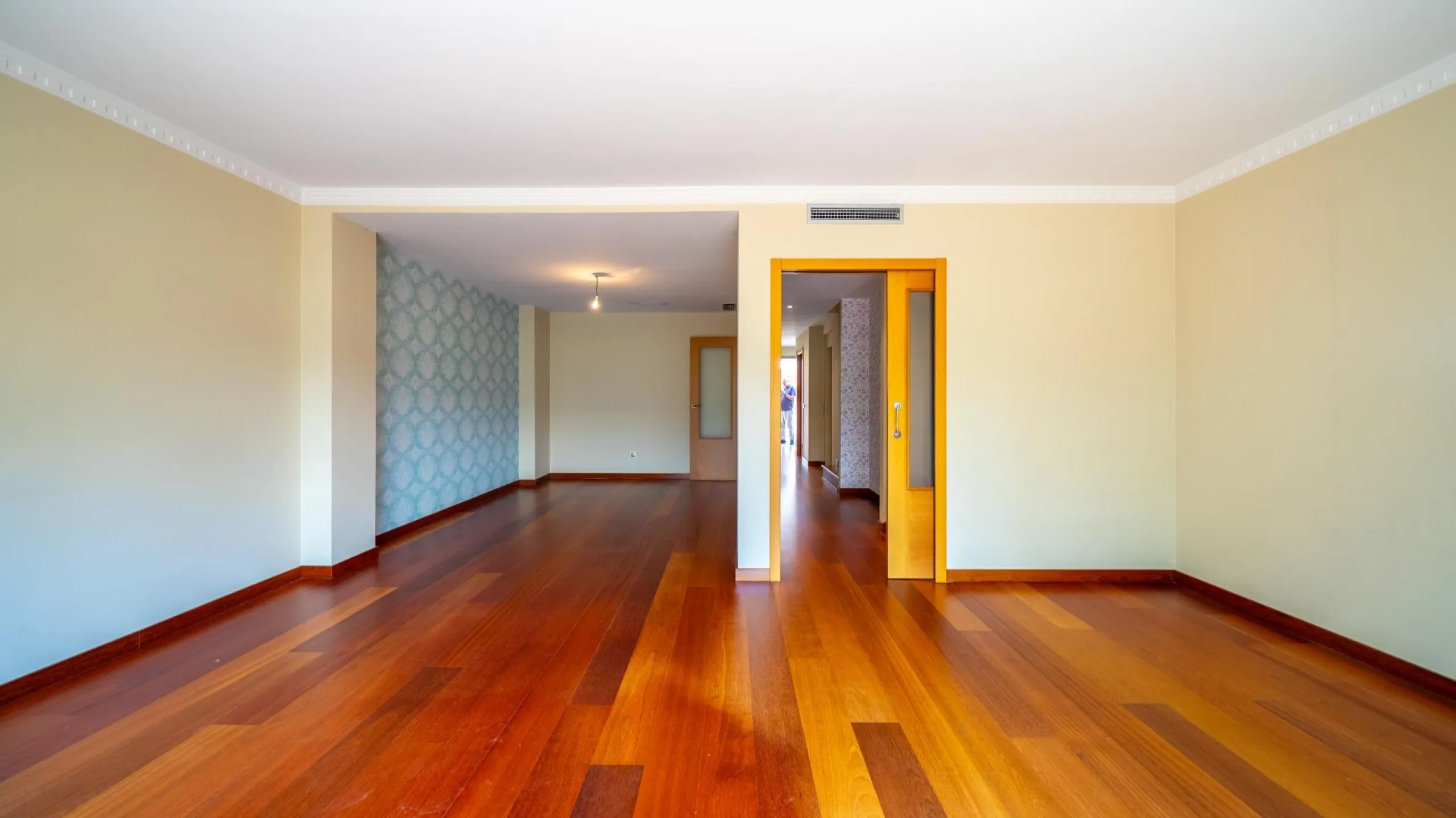 EXCLUSIVE TOWNHOUSE WITH PRIVATE ELEVATOR, GARDEN AND SWIMMING POOL IN POZUELO DE ALARCÓN