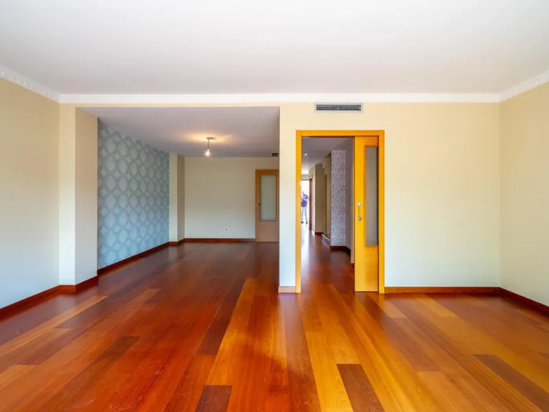 EXCLUSIVE TOWNHOUSE WITH PRIVATE ELEVATOR, GARDEN AND SWIMMING POOL IN POZUELO DE ALARCÓN