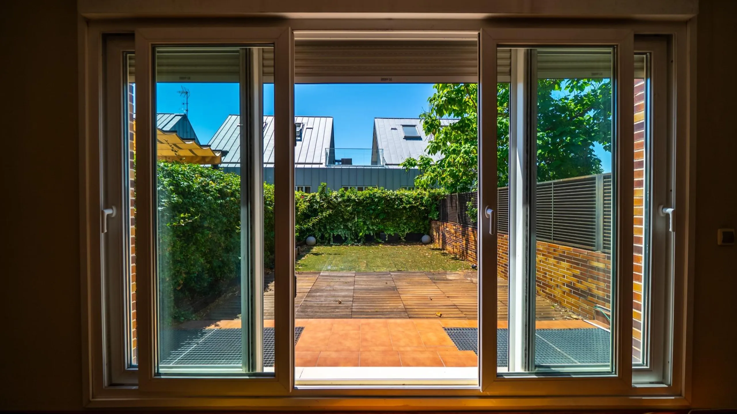 EXCLUSIVE TOWNHOUSE WITH PRIVATE ELEVATOR, GARDEN AND SWIMMING POOL IN POZUELO DE ALARCÓN
