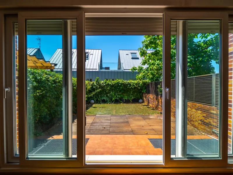 EXCLUSIVE TOWNHOUSE WITH PRIVATE ELEVATOR, GARDEN AND SWIMMING POOL IN POZUELO DE ALARCÓN