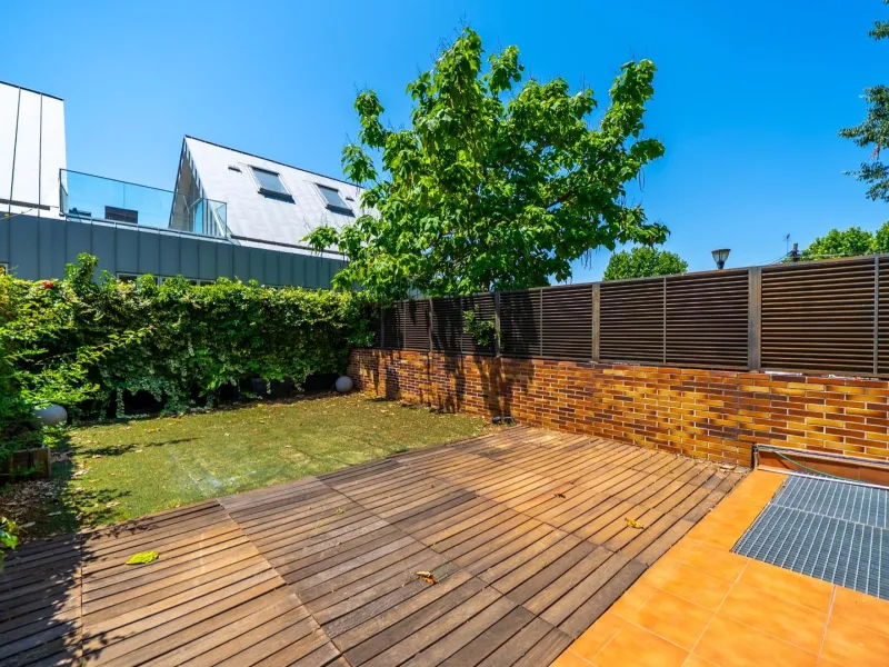 EXCLUSIVE TOWNHOUSE WITH PRIVATE ELEVATOR, GARDEN AND SWIMMING POOL IN POZUELO DE ALARCÓN