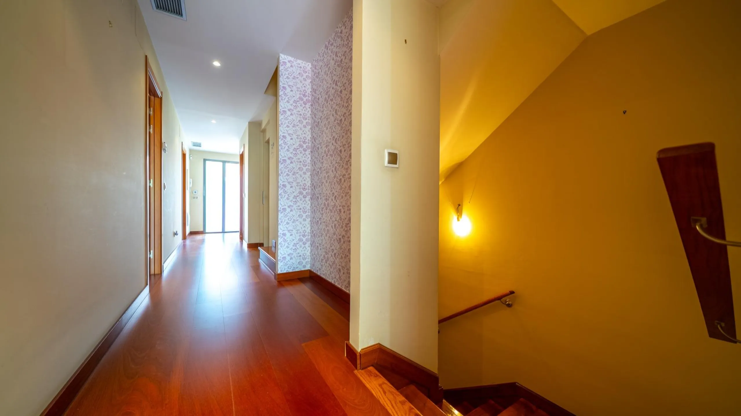 EXCLUSIVE TOWNHOUSE WITH PRIVATE ELEVATOR, GARDEN AND SWIMMING POOL IN POZUELO DE ALARCÓN