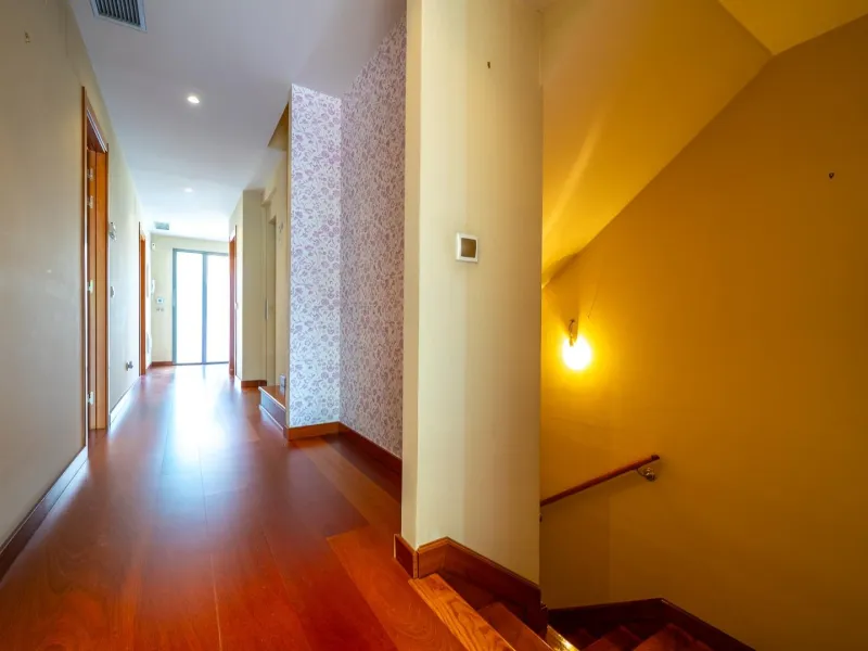EXCLUSIVE TOWNHOUSE WITH PRIVATE ELEVATOR, GARDEN AND SWIMMING POOL IN POZUELO DE ALARCÓN