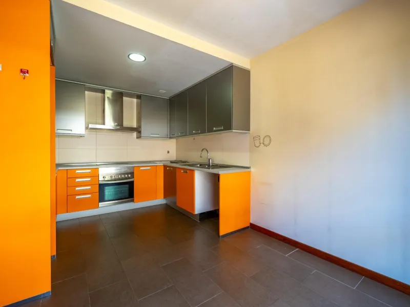 EXCLUSIVE TOWNHOUSE WITH PRIVATE ELEVATOR, GARDEN AND SWIMMING POOL IN POZUELO DE ALARCÓN