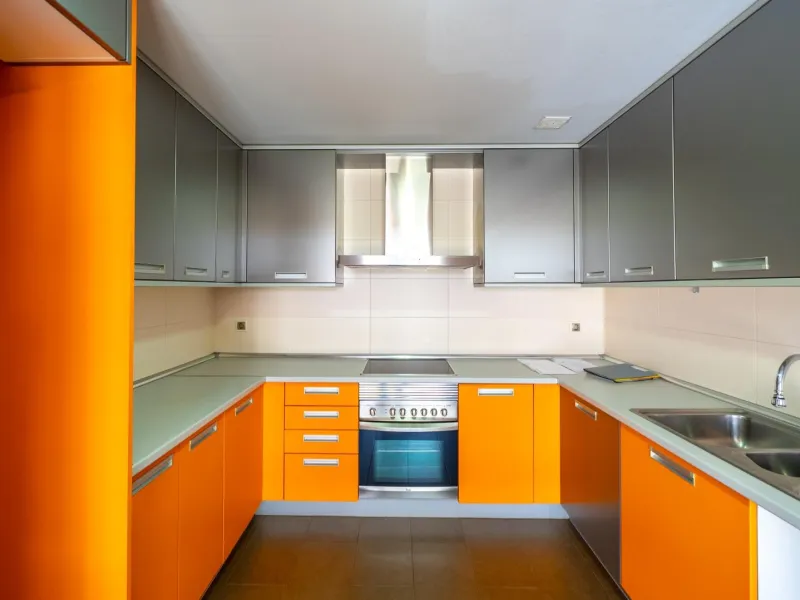 EXCLUSIVE TOWNHOUSE WITH PRIVATE ELEVATOR, GARDEN AND SWIMMING POOL IN POZUELO DE ALARCÓN