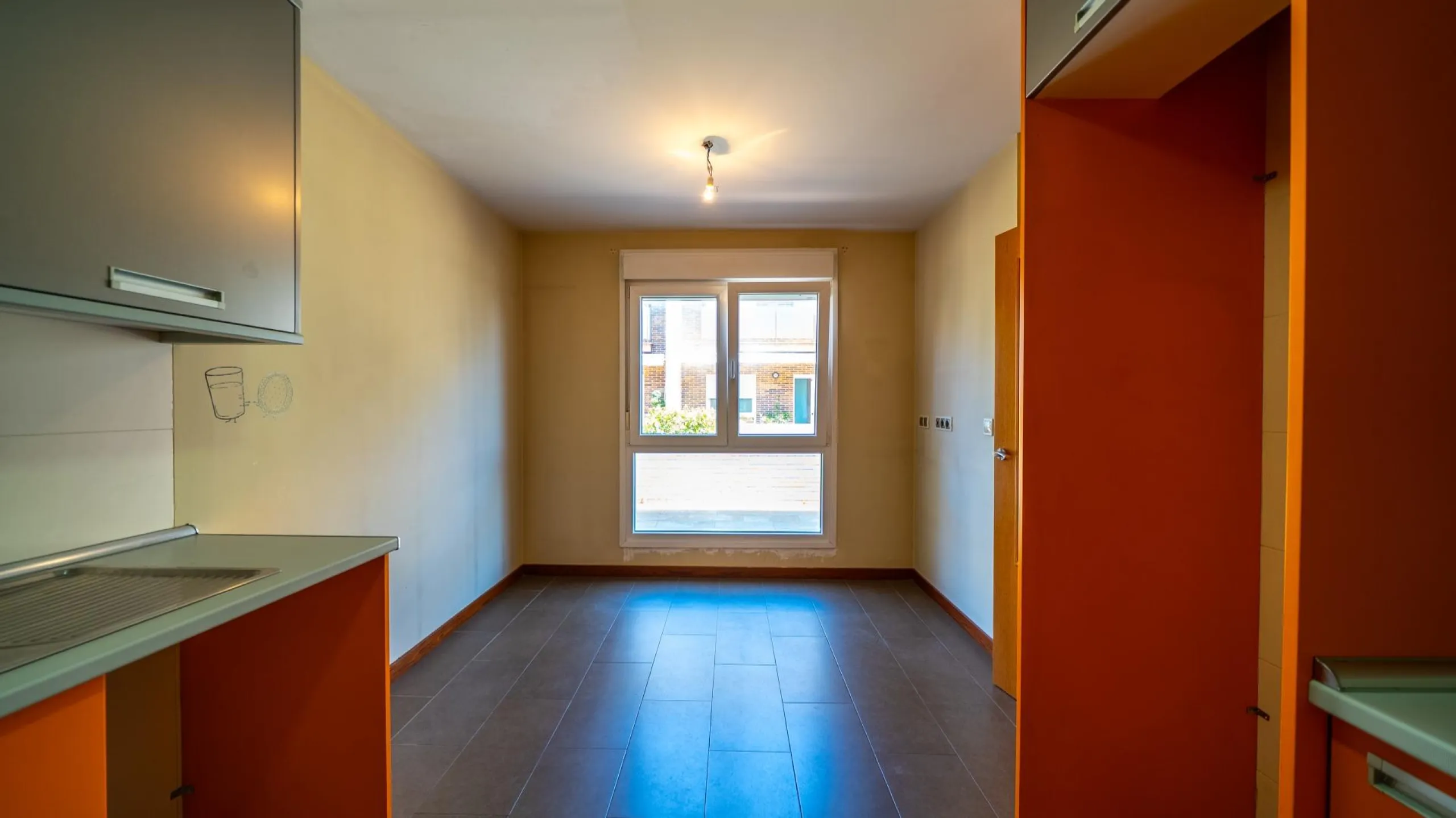 EXCLUSIVE TOWNHOUSE WITH PRIVATE ELEVATOR, GARDEN AND SWIMMING POOL IN POZUELO DE ALARCÓN
