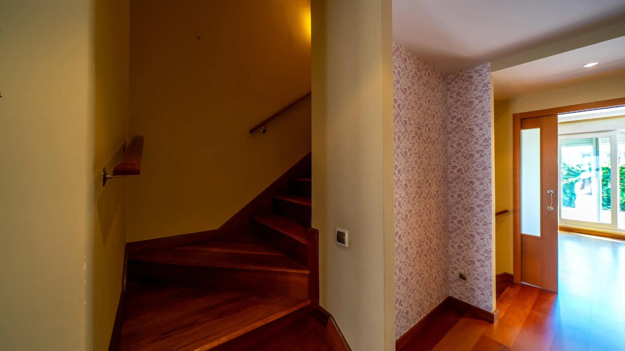 EXCLUSIVE TOWNHOUSE WITH PRIVATE ELEVATOR, GARDEN AND SWIMMING POOL IN POZUELO DE ALARCÓN