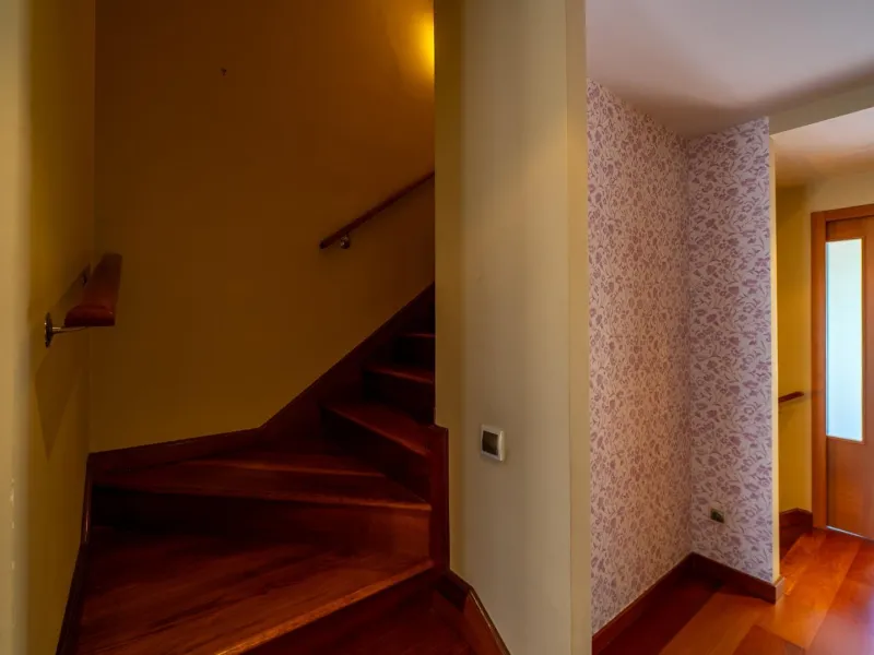 EXCLUSIVE TOWNHOUSE WITH PRIVATE ELEVATOR, GARDEN AND SWIMMING POOL IN POZUELO DE ALARCÓN