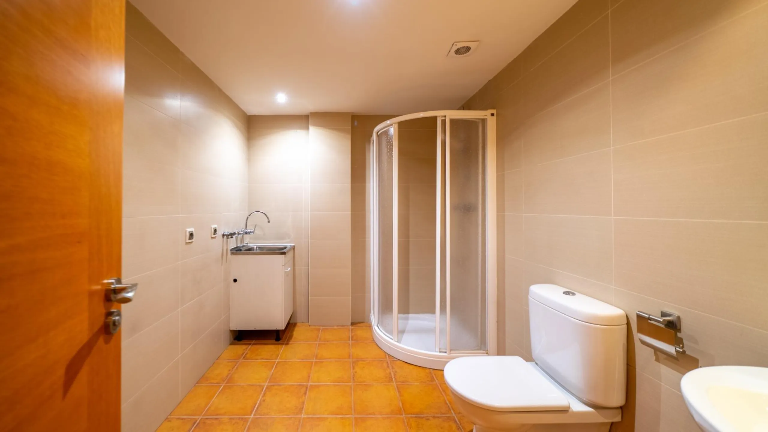 EXCLUSIVE TOWNHOUSE WITH PRIVATE ELEVATOR, GARDEN AND SWIMMING POOL IN POZUELO DE ALARCÓN