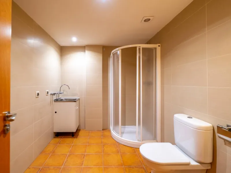EXCLUSIVE TOWNHOUSE WITH PRIVATE ELEVATOR, GARDEN AND SWIMMING POOL IN POZUELO DE ALARCÓN