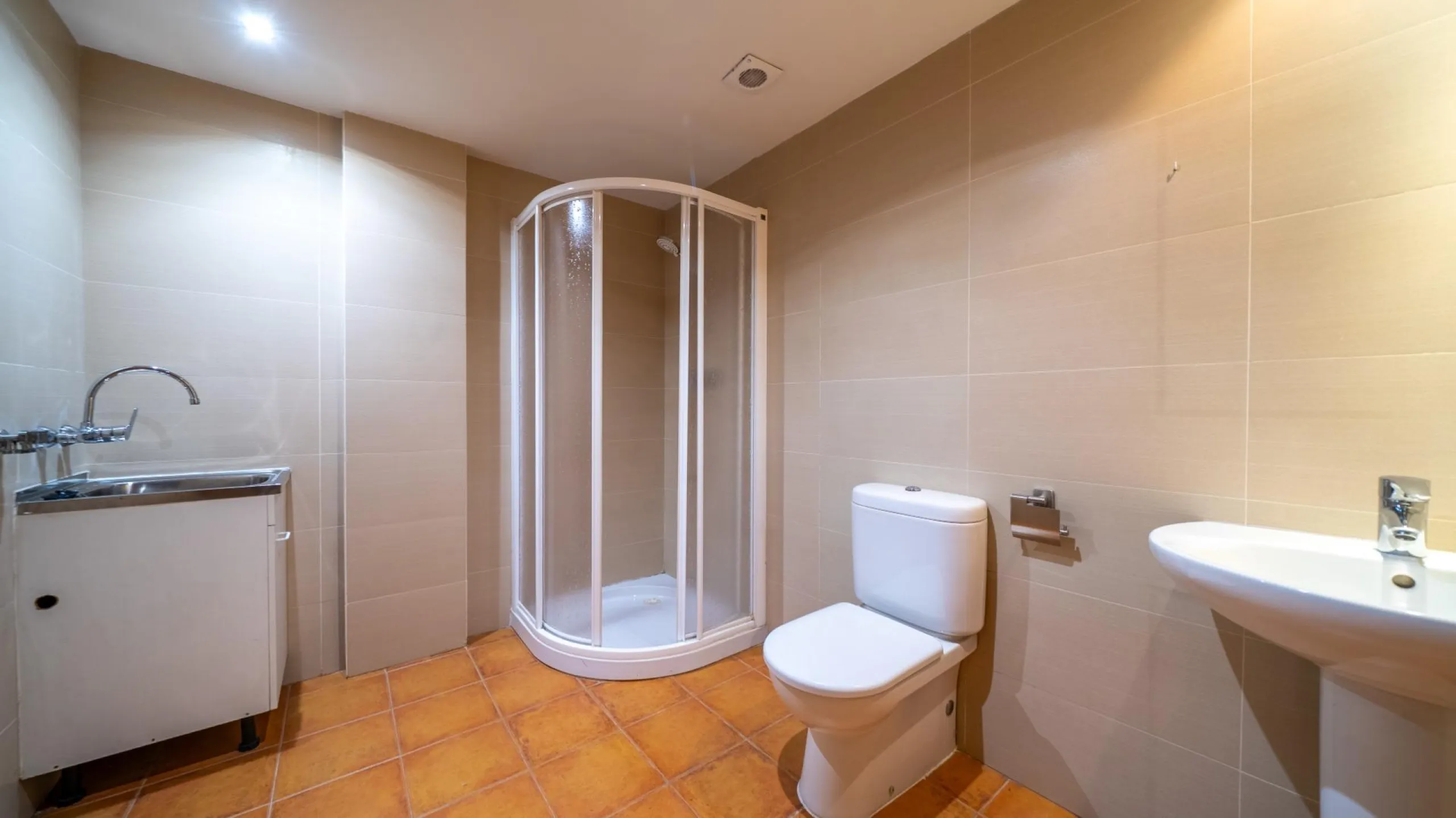 EXCLUSIVE TOWNHOUSE WITH PRIVATE ELEVATOR, GARDEN AND SWIMMING POOL IN POZUELO DE ALARCÓN