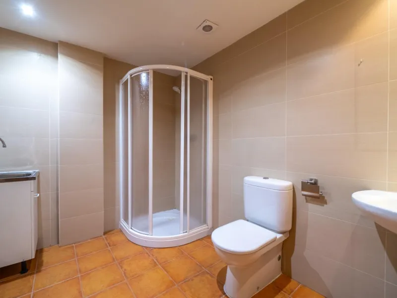 EXCLUSIVE TOWNHOUSE WITH PRIVATE ELEVATOR, GARDEN AND SWIMMING POOL IN POZUELO DE ALARCÓN