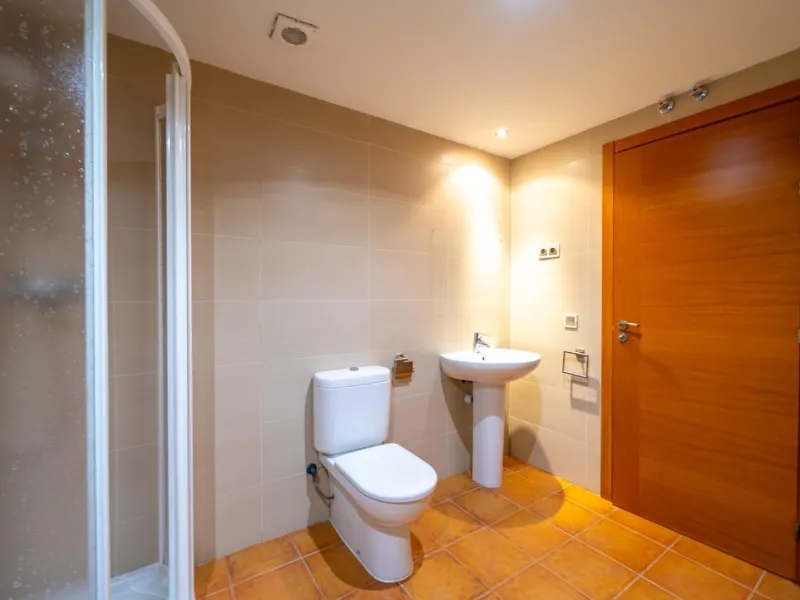 EXCLUSIVE TOWNHOUSE WITH PRIVATE ELEVATOR, GARDEN AND SWIMMING POOL IN POZUELO DE ALARCÓN
