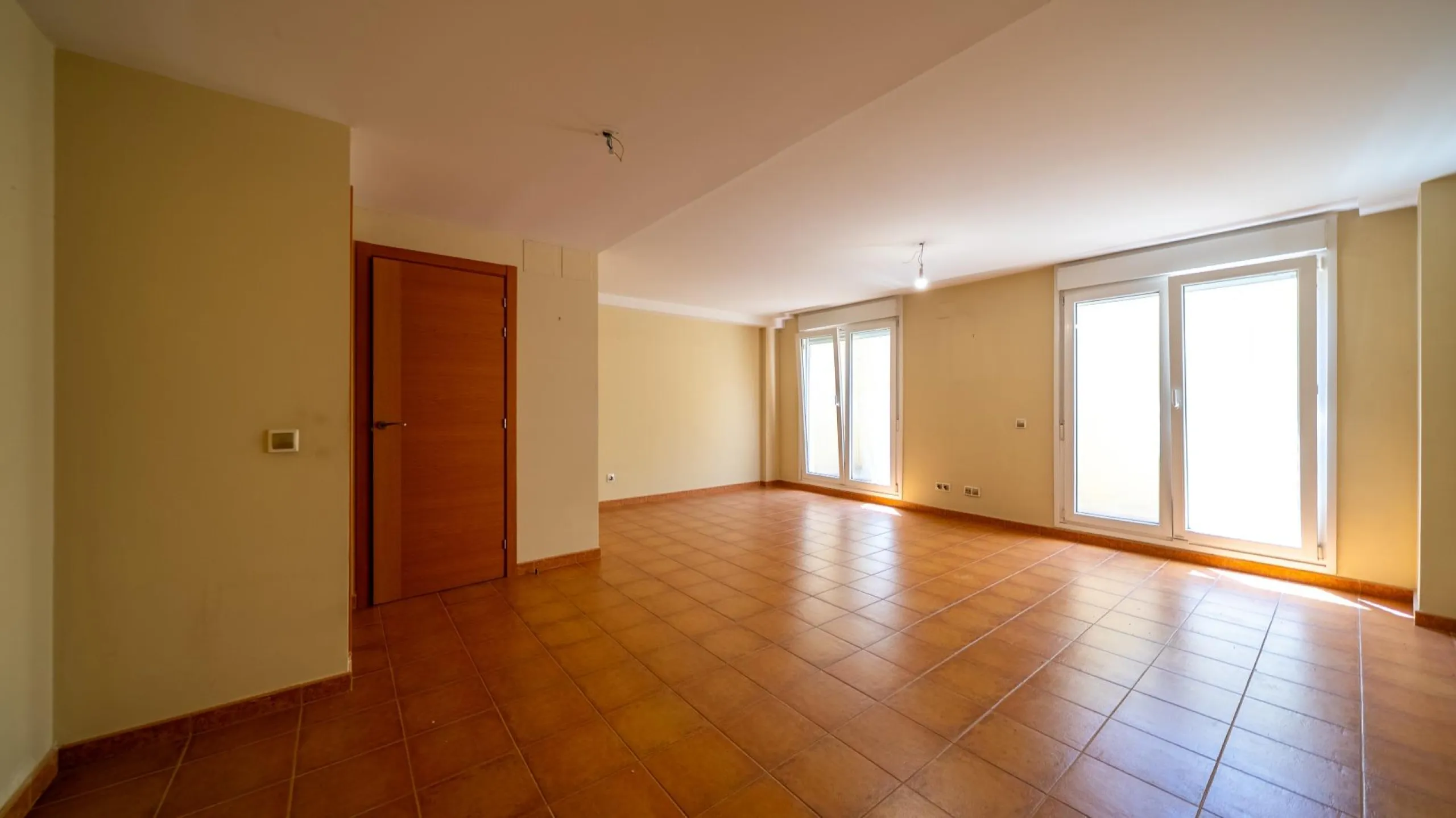 EXCLUSIVE TOWNHOUSE WITH PRIVATE ELEVATOR, GARDEN AND SWIMMING POOL IN POZUELO DE ALARCÓN