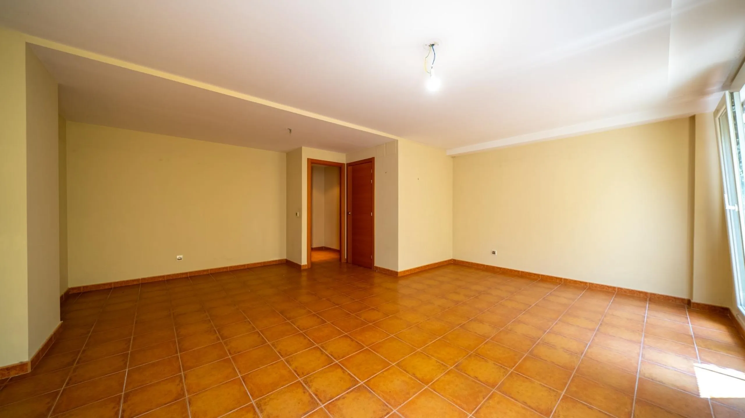 EXCLUSIVE TOWNHOUSE WITH PRIVATE ELEVATOR, GARDEN AND SWIMMING POOL IN POZUELO DE ALARCÓN