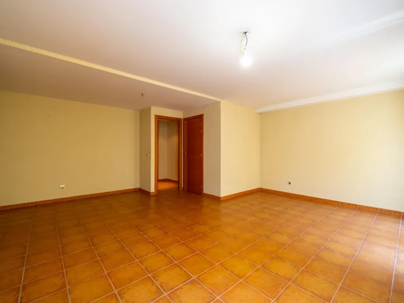 EXCLUSIVE TOWNHOUSE WITH PRIVATE ELEVATOR, GARDEN AND SWIMMING POOL IN POZUELO DE ALARCÓN