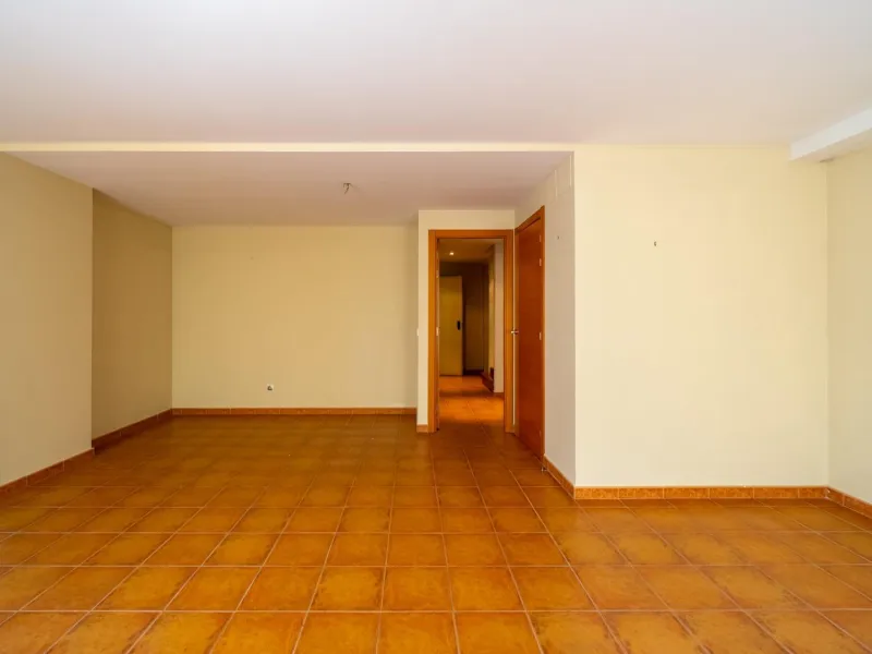 EXCLUSIVE TOWNHOUSE WITH PRIVATE ELEVATOR, GARDEN AND SWIMMING POOL IN POZUELO DE ALARCÓN