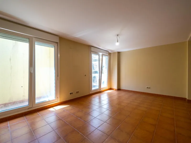 EXCLUSIVE TOWNHOUSE WITH PRIVATE ELEVATOR, GARDEN AND SWIMMING POOL IN POZUELO DE ALARCÓN
