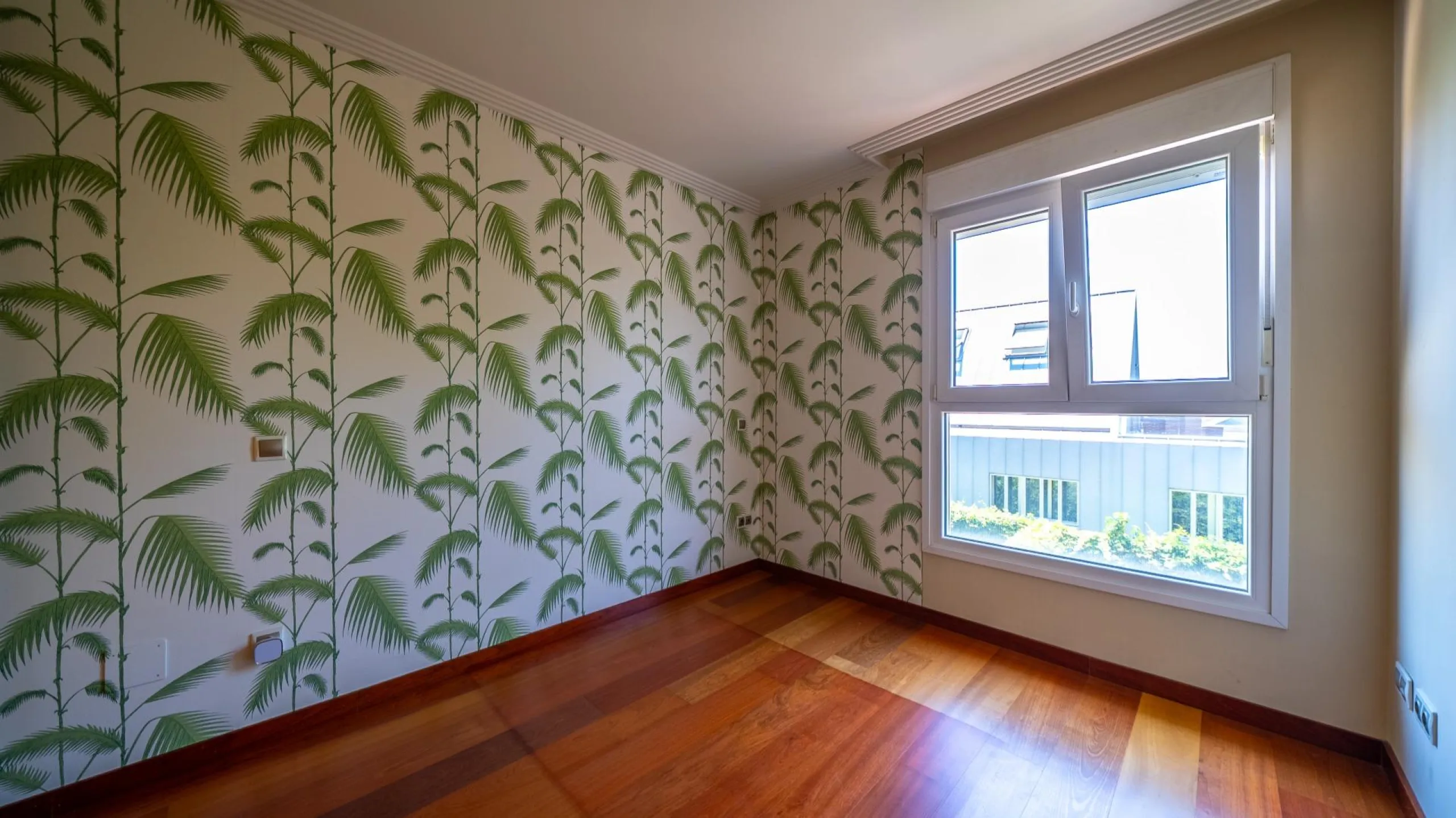 EXCLUSIVE TOWNHOUSE WITH PRIVATE ELEVATOR, GARDEN AND SWIMMING POOL IN POZUELO DE ALARCÓN
