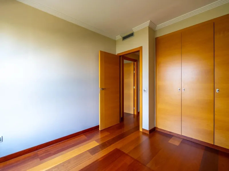 EXCLUSIVE TOWNHOUSE WITH PRIVATE ELEVATOR, GARDEN AND SWIMMING POOL IN POZUELO DE ALARCÓN
