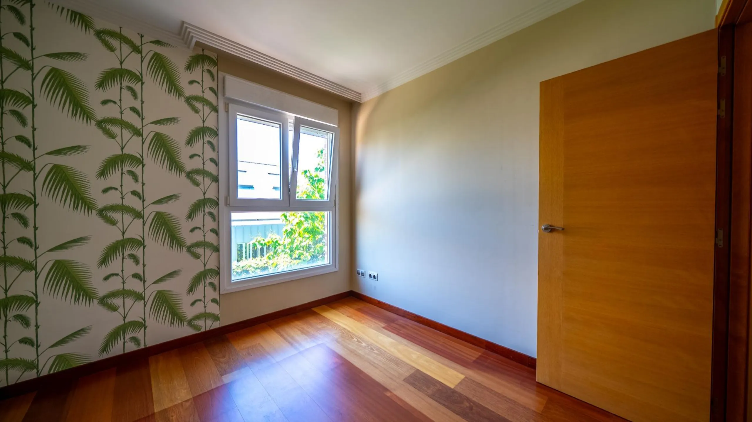 EXCLUSIVE TOWNHOUSE WITH PRIVATE ELEVATOR, GARDEN AND SWIMMING POOL IN POZUELO DE ALARCÓN