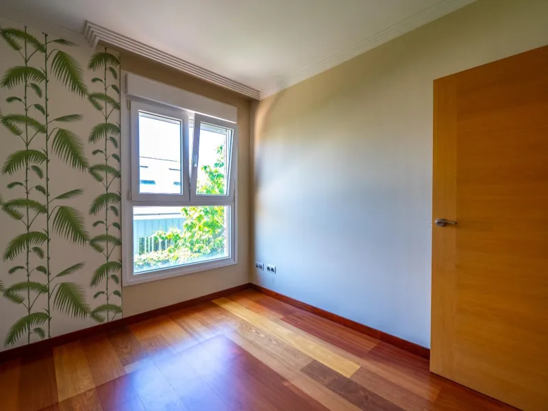 EXCLUSIVE TOWNHOUSE WITH PRIVATE ELEVATOR, GARDEN AND SWIMMING POOL IN POZUELO DE ALARCÓN