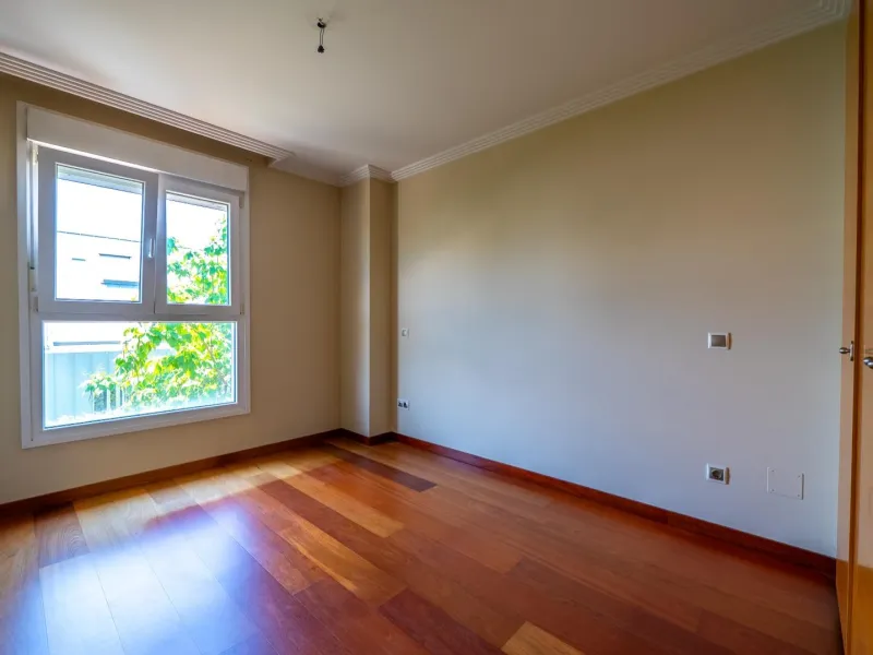 EXCLUSIVE TOWNHOUSE WITH PRIVATE ELEVATOR, GARDEN AND SWIMMING POOL IN POZUELO DE ALARCÓN