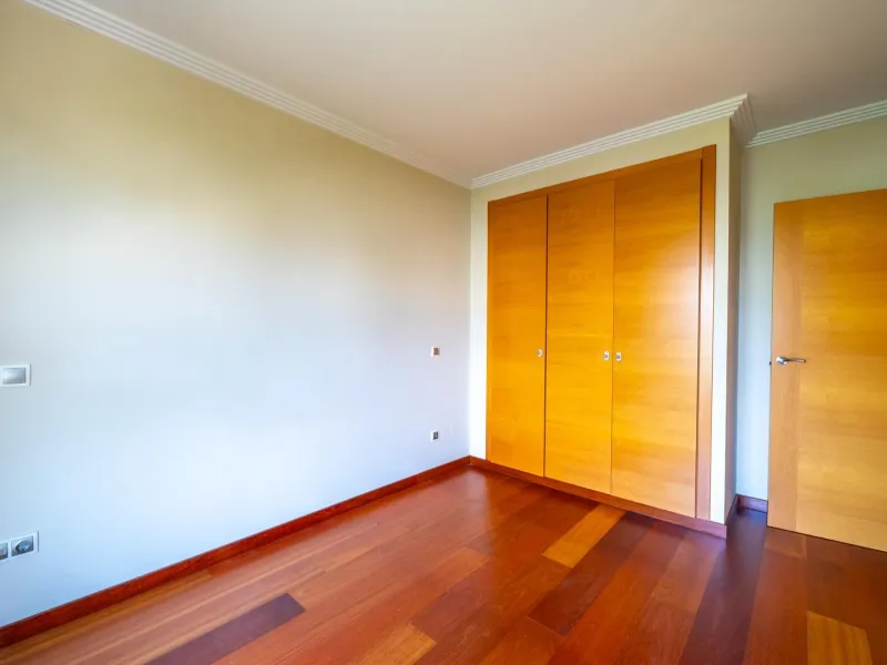 EXCLUSIVE TOWNHOUSE WITH PRIVATE ELEVATOR, GARDEN AND SWIMMING POOL IN POZUELO DE ALARCÓN
