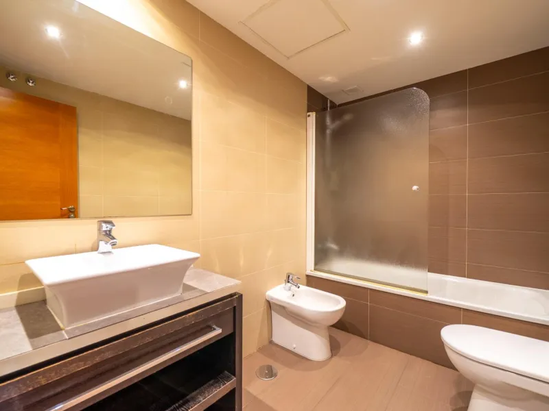 EXCLUSIVE TOWNHOUSE WITH PRIVATE ELEVATOR, GARDEN AND SWIMMING POOL IN POZUELO DE ALARCÓN