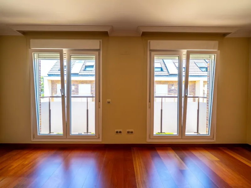EXCLUSIVE TOWNHOUSE WITH PRIVATE ELEVATOR, GARDEN AND SWIMMING POOL IN POZUELO DE ALARCÓN