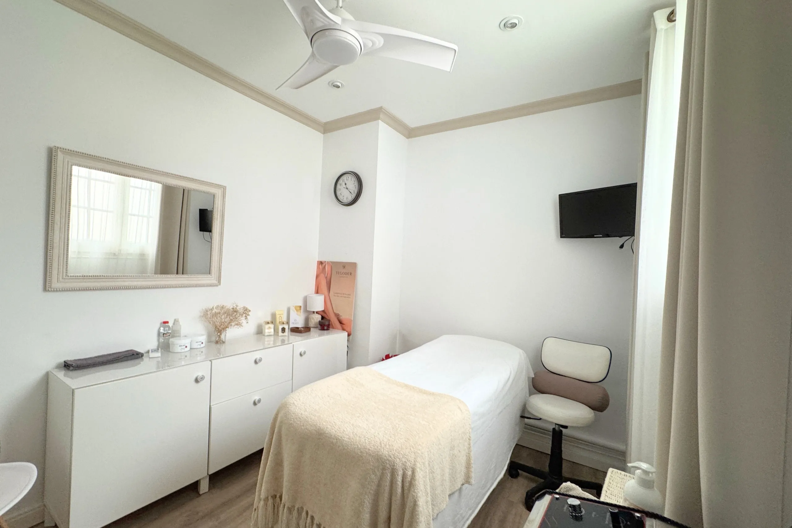 Aesthetics Center and Physiotherapy Clinic in L'Antiga Esquerra de l'Eixample, Barcelona