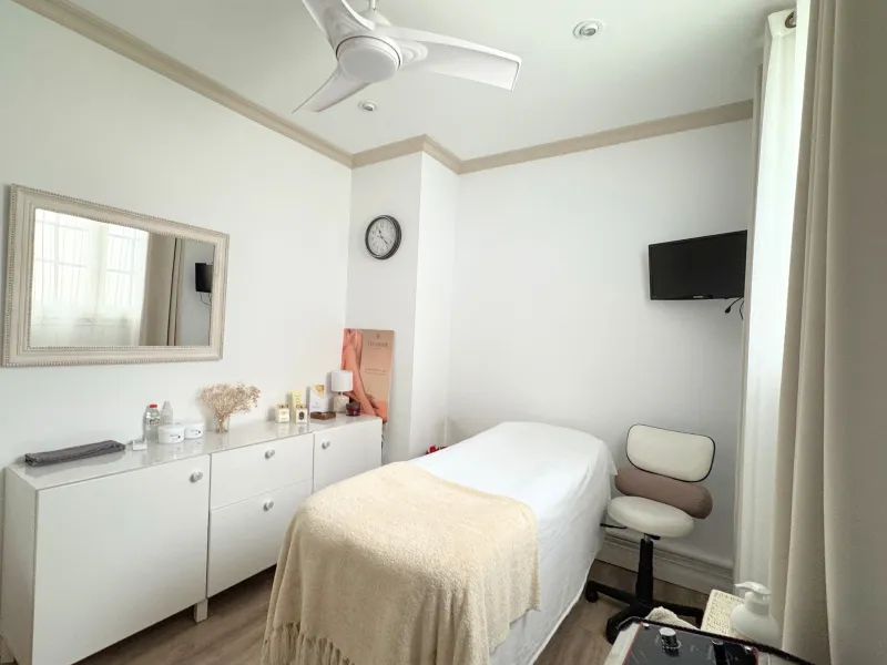 Aesthetics Center and Physiotherapy Clinic in L'Antiga Esquerra de l'Eixample, Barcelona