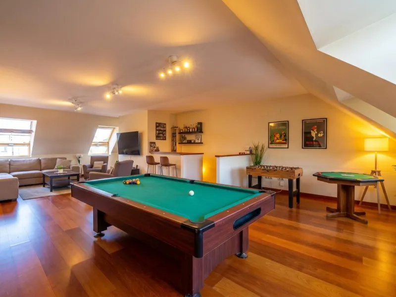 EXCLUSIVE TOWNHOUSE WITH PRIVATE ELEVATOR, GARDEN AND SWIMMING POOL IN POZUELO DE ALARCÓN