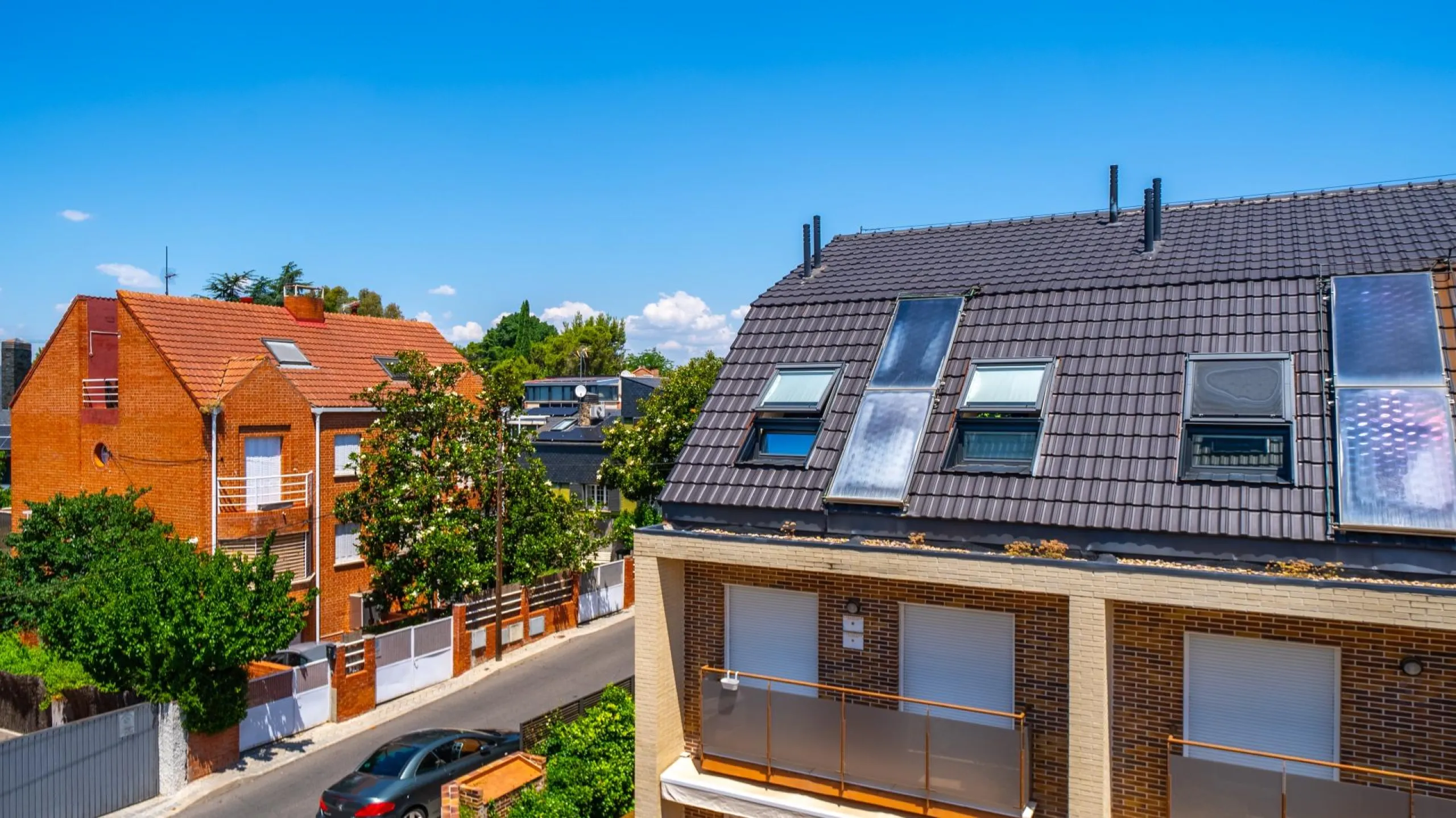 EXCLUSIVE TOWNHOUSE WITH PRIVATE ELEVATOR, GARDEN AND SWIMMING POOL IN POZUELO DE ALARCÓN