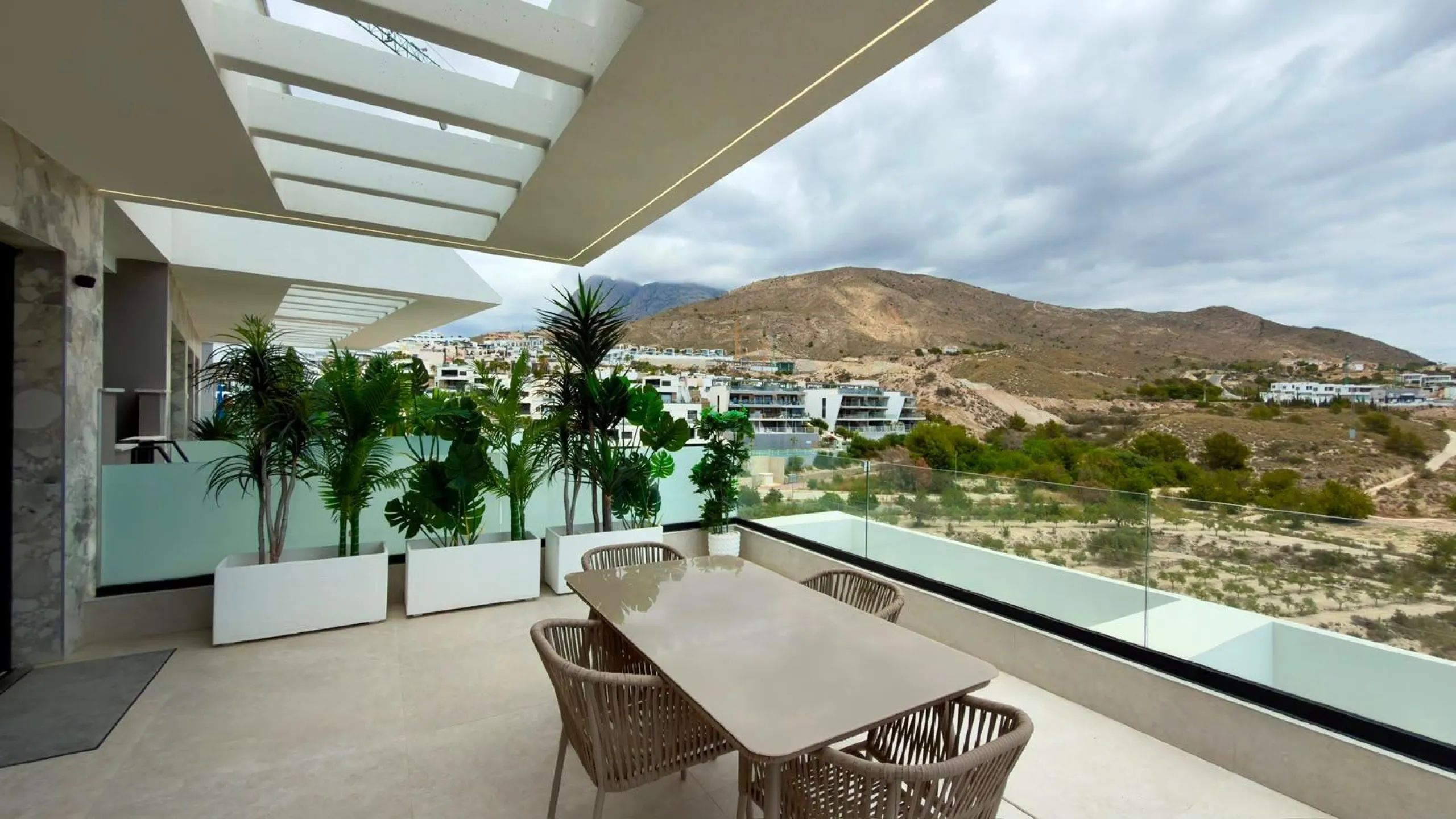 ÁTICO DÚPLEX EXCLUSIVO CON VISTAS PANORÁMICAS AL MAR EN BALCÓN DE FINESTRAT