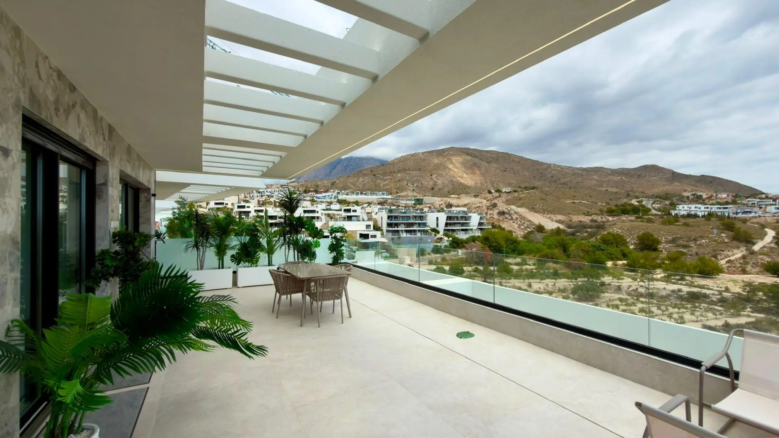 ÁTICO DÚPLEX EXCLUSIVO CON VISTAS PANORÁMICAS AL MAR EN BALCÓN DE FINESTRAT