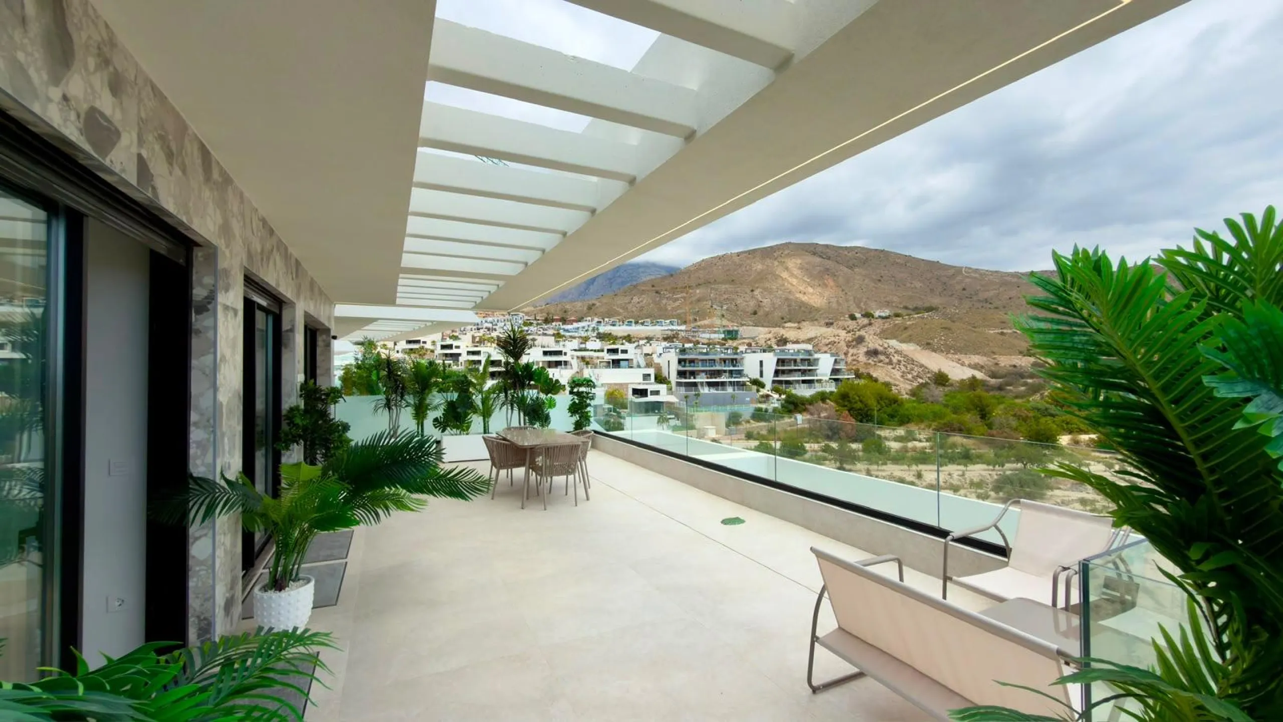 ÁTICO DÚPLEX EXCLUSIVO CON VISTAS PANORÁMICAS AL MAR EN BALCÓN DE FINESTRAT