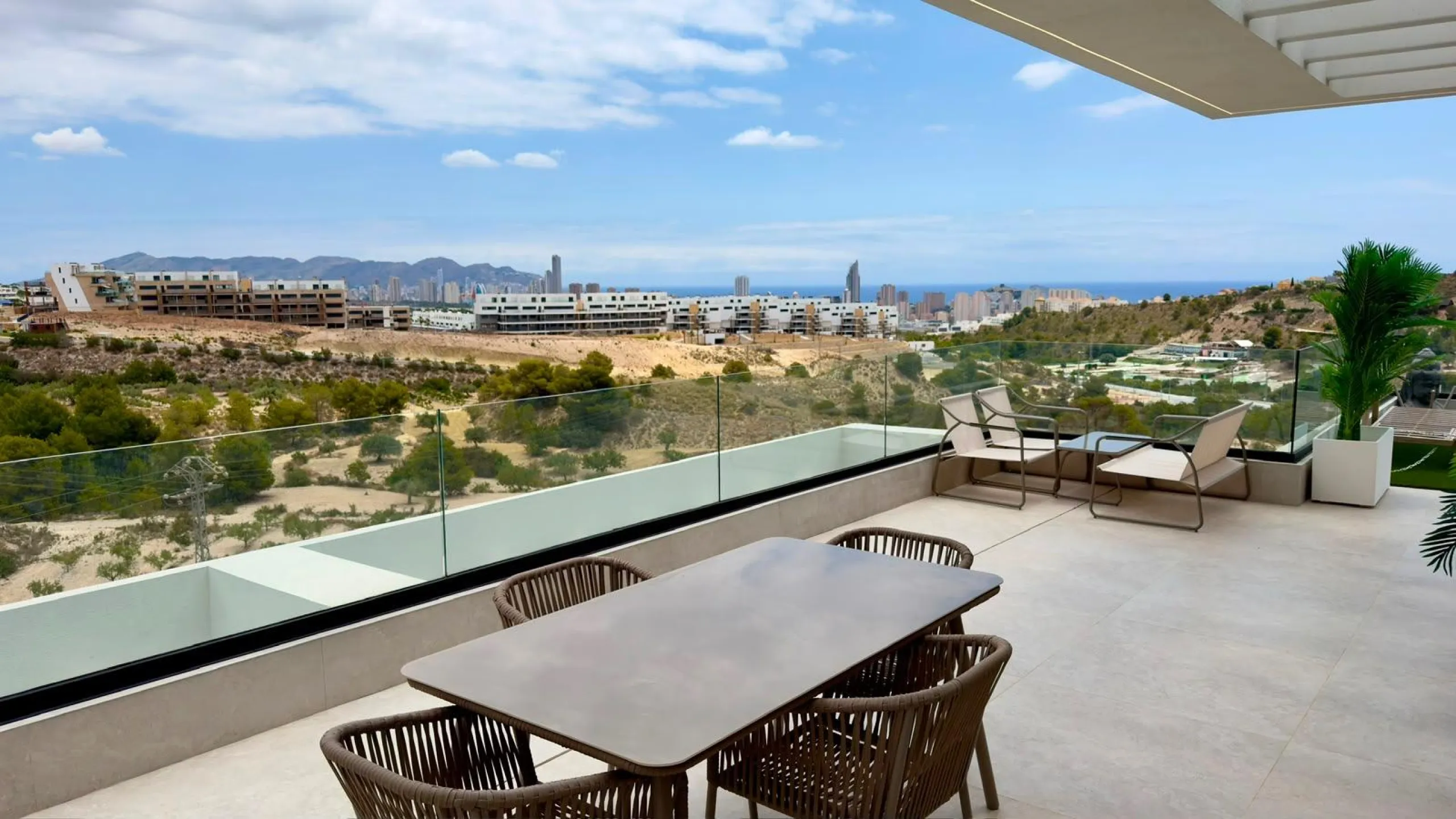 ÁTICO DÚPLEX EXCLUSIVO CON VISTAS PANORÁMICAS AL MAR EN BALCÓN DE FINESTRAT