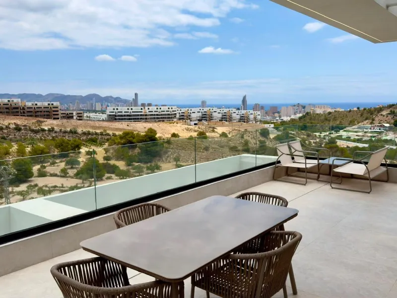 ÁTICO DÚPLEX EXCLUSIVO CON VISTAS PANORÁMICAS AL MAR EN BALCÓN DE FINESTRAT