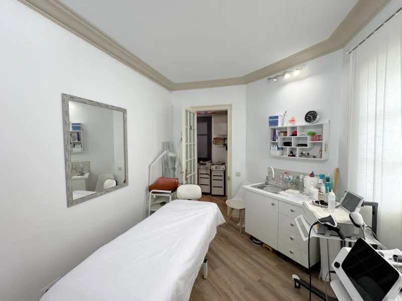 Aesthetics Center and Physiotherapy Clinic in L'Antiga Esquerra de l'Eixample, Barcelona