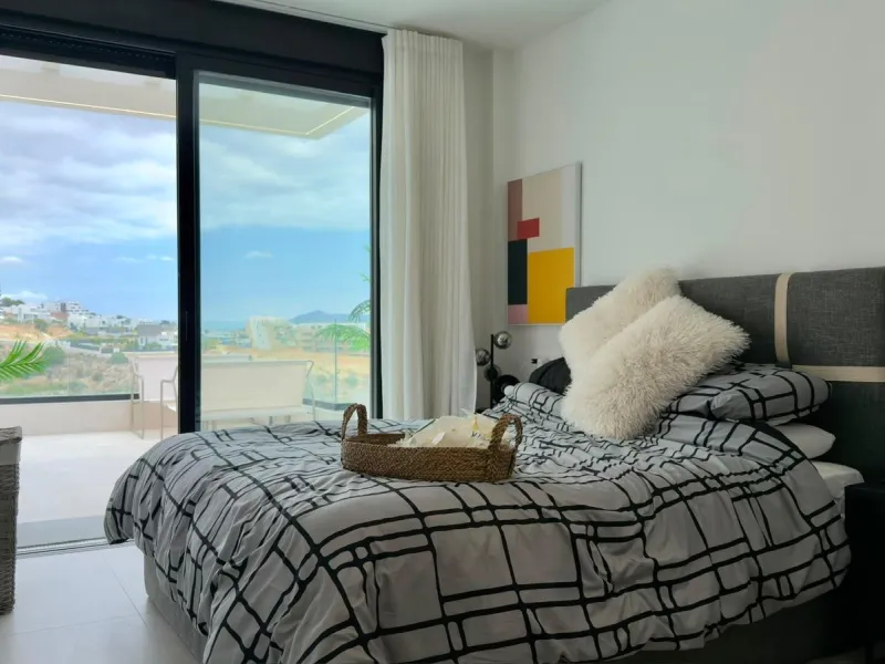 ÁTICO DÚPLEX EXCLUSIVO CON VISTAS PANORÁMICAS AL MAR EN BALCÓN DE FINESTRAT