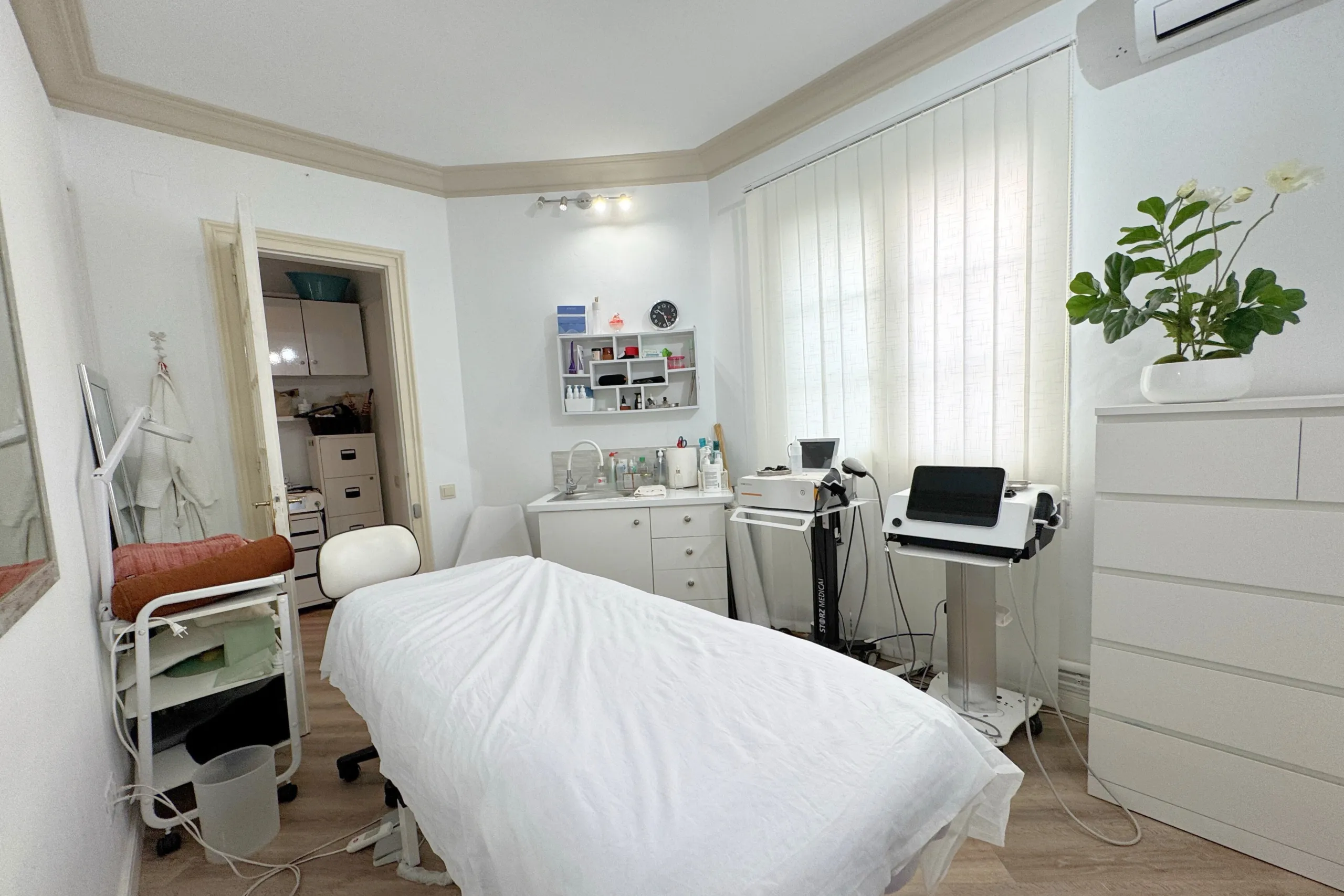 Aesthetics Center and Physiotherapy Clinic in L'Antiga Esquerra de l'Eixample, Barcelona