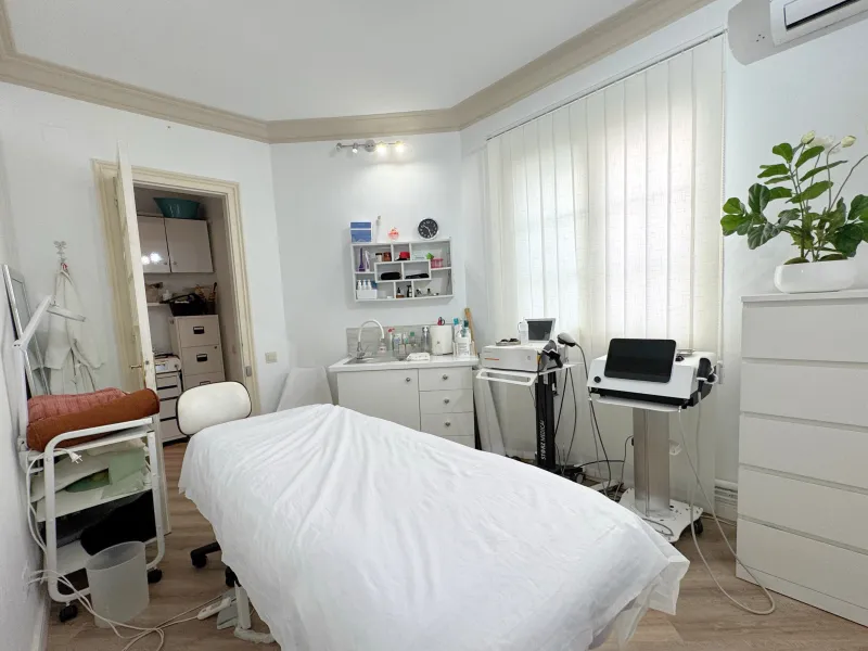 Aesthetics Center and Physiotherapy Clinic in L'Antiga Esquerra de l'Eixample, Barcelona
