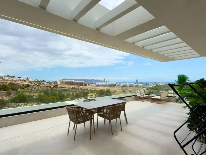 ÁTICO DÚPLEX EXCLUSIVO CON VISTAS PANORÁMICAS AL MAR EN BALCÓN DE FINESTRAT