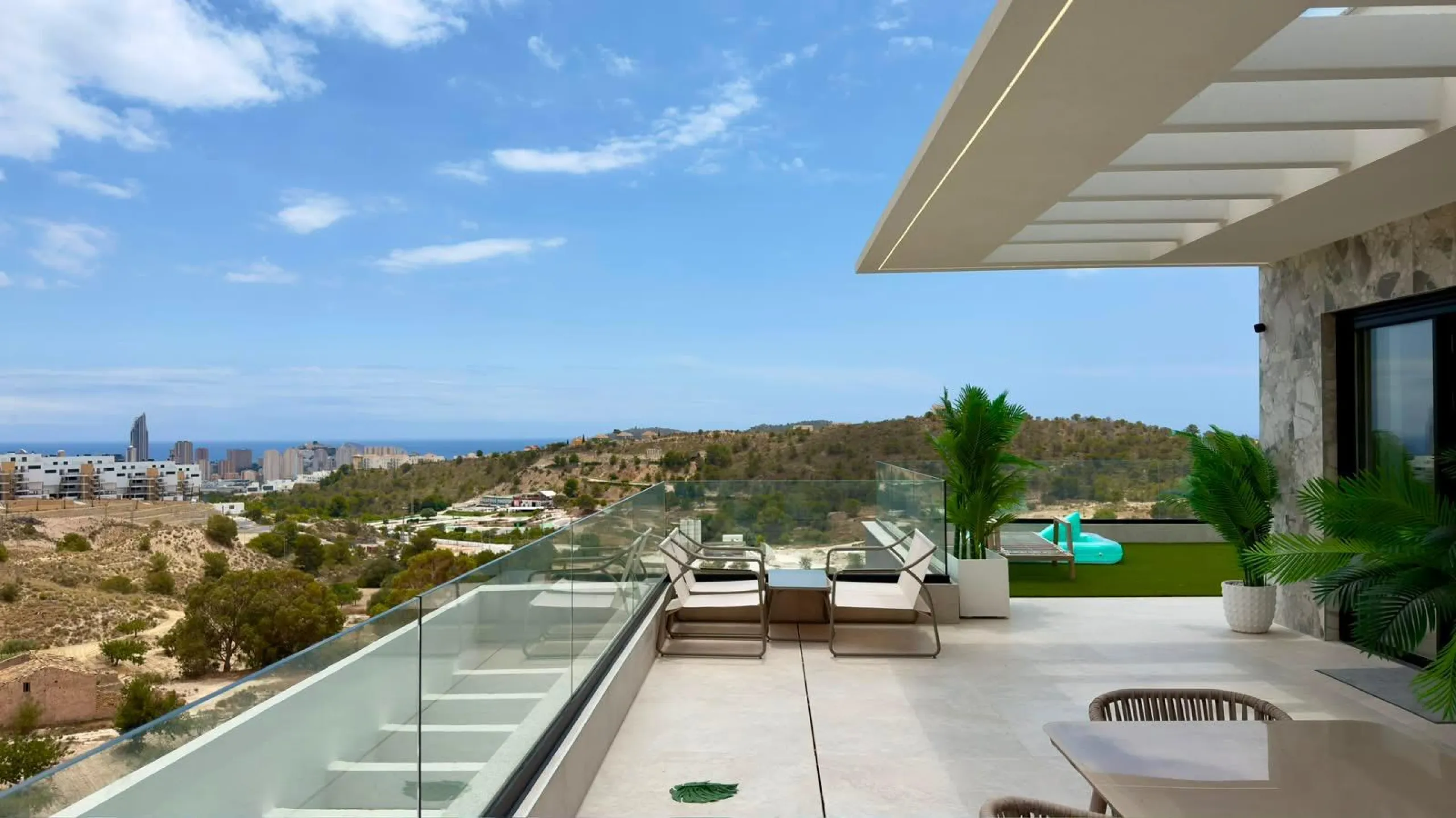 ÁTICO DÚPLEX EXCLUSIVO CON VISTAS PANORÁMICAS AL MAR EN BALCÓN DE FINESTRAT