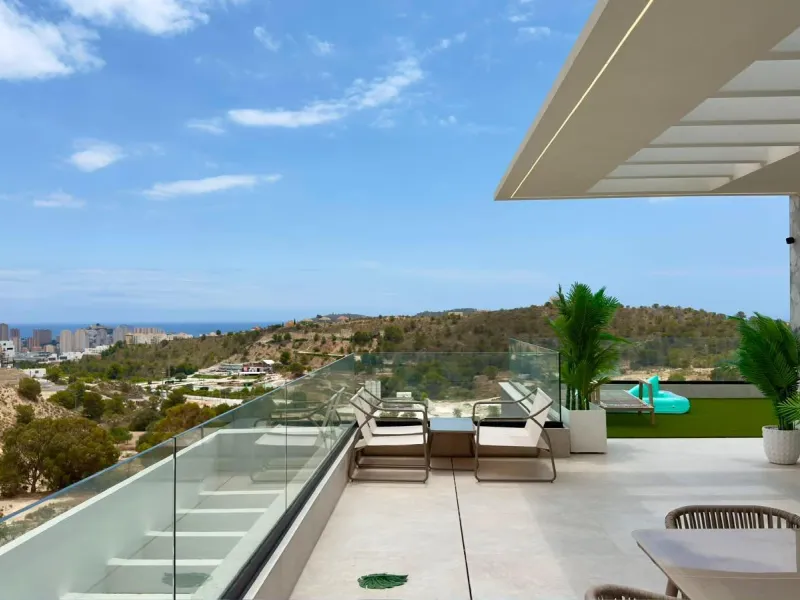 ÁTICO DÚPLEX EXCLUSIVO CON VISTAS PANORÁMICAS AL MAR EN BALCÓN DE FINESTRAT