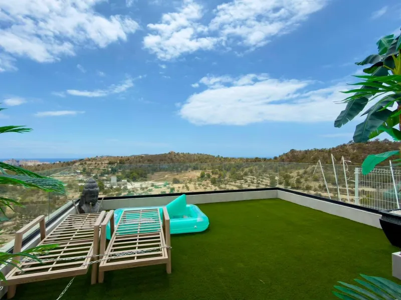 ÁTICO DÚPLEX EXCLUSIVO CON VISTAS PANORÁMICAS AL MAR EN BALCÓN DE FINESTRAT