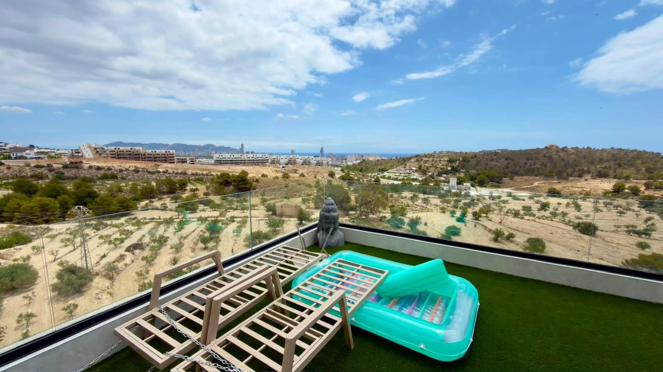 ÁTICO DÚPLEX EXCLUSIVO CON VISTAS PANORÁMICAS AL MAR EN BALCÓN DE FINESTRAT