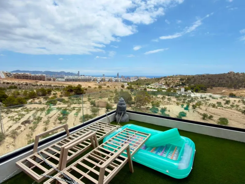 ÁTICO DÚPLEX EXCLUSIVO CON VISTAS PANORÁMICAS AL MAR EN BALCÓN DE FINESTRAT