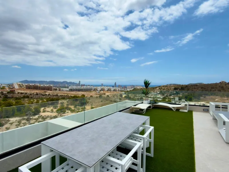 ÁTICO DÚPLEX EXCLUSIVO CON VISTAS PANORÁMICAS AL MAR EN BALCÓN DE FINESTRAT